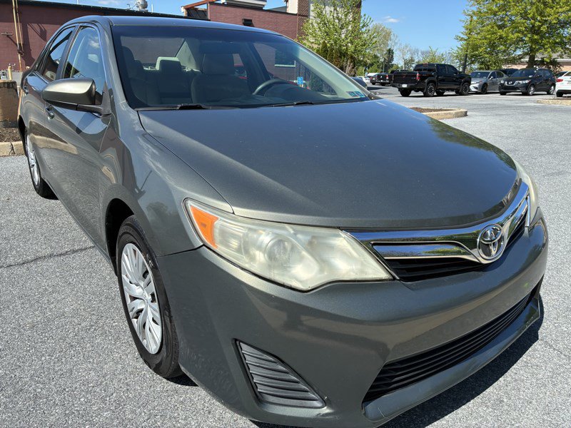 Used 2014 Toyota Camry LE FWD image 3
