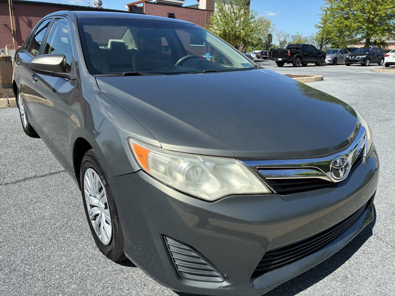 Used 2014 Toyota Camry LE FWD image 3
