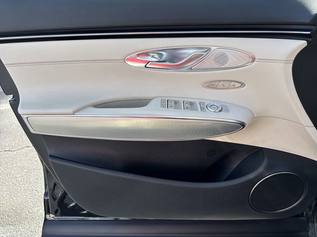 Used 2025 Genesis GV70 2.5T w/ Select Package image 10