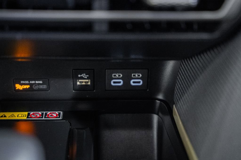 Used 2025 Toyota Camry SE image 21