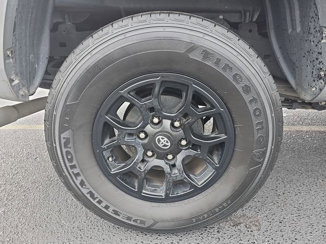 Used 2022 Toyota Tacoma SR5 w/ Technology Package image 31