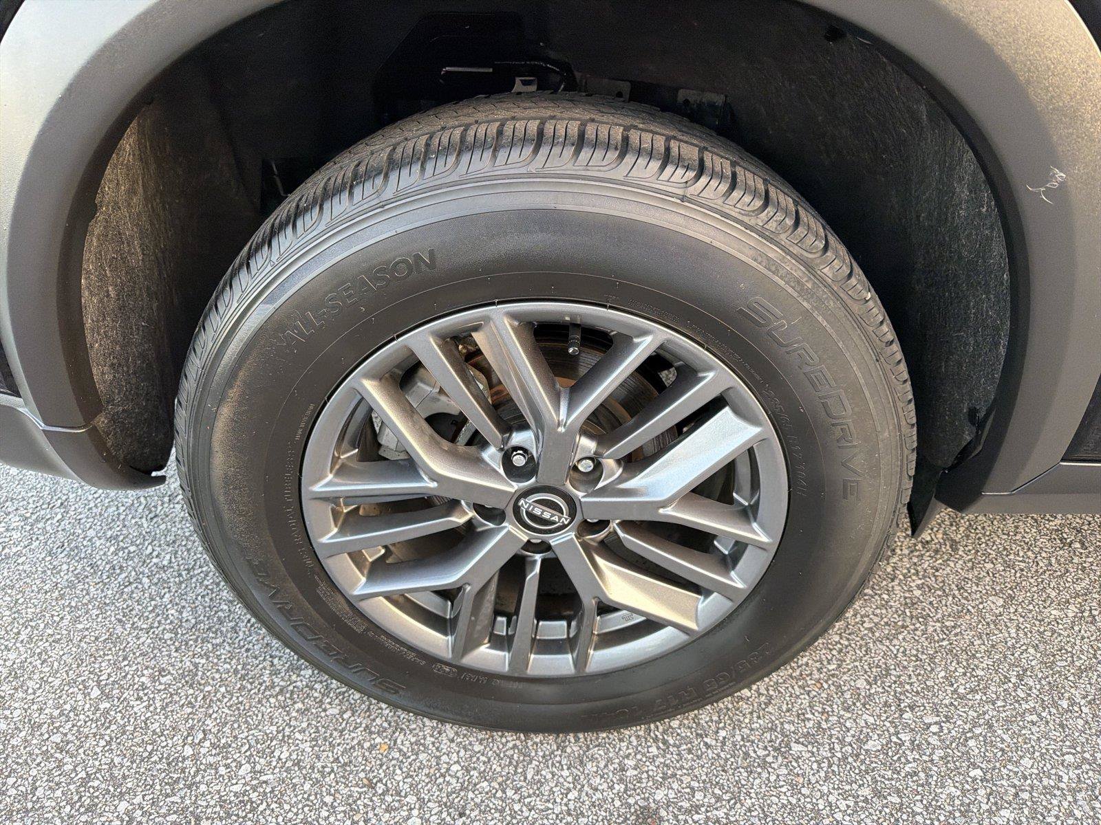 Used 2024 Nissan Rogue S AWD/4WD image 16