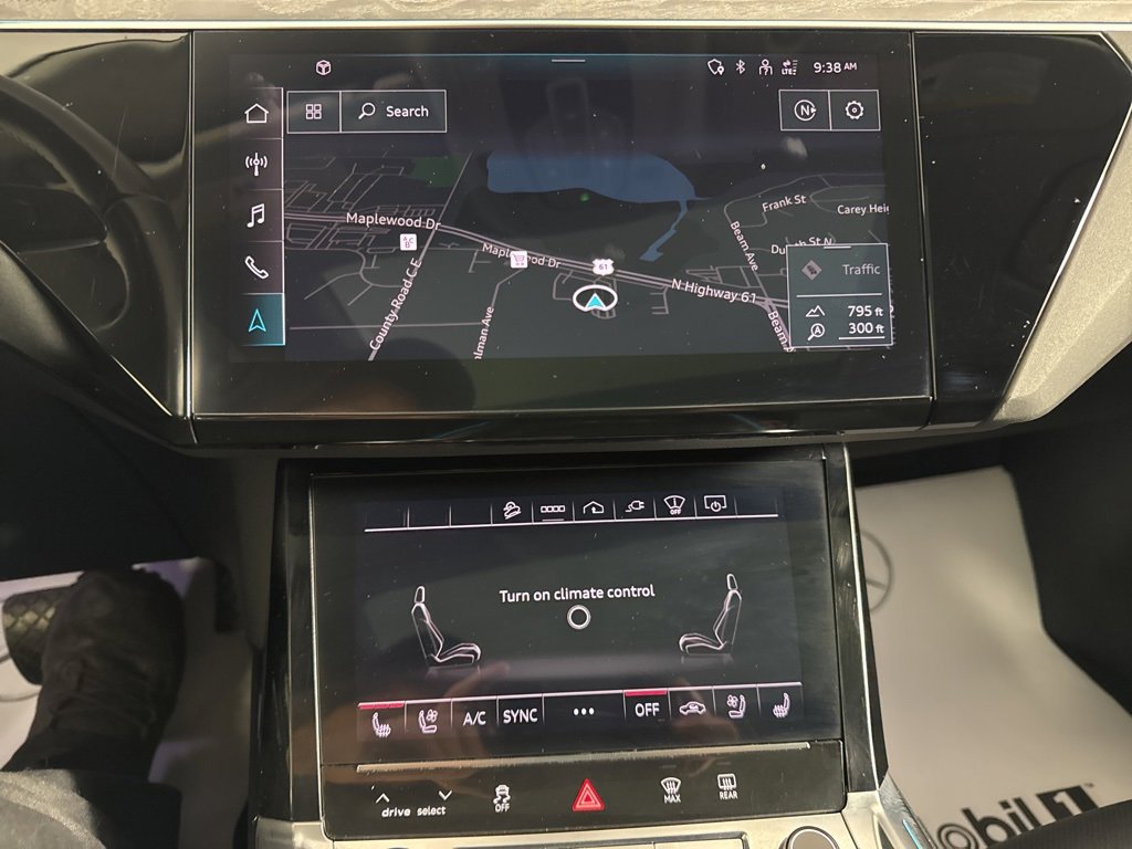 Used 2021 Audi e-tron Prestige w/ Prestige Package image 27