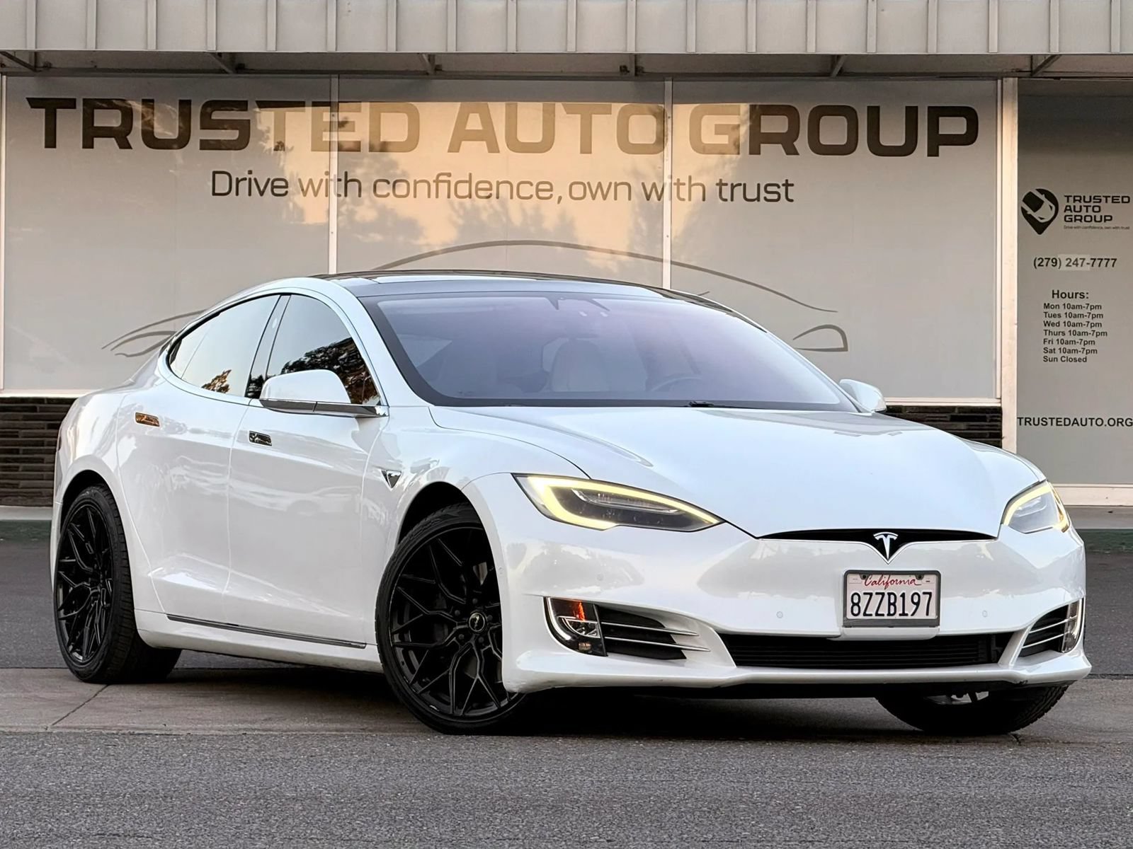 Used 2018 Tesla Model S 100D AWD/4WD image 2