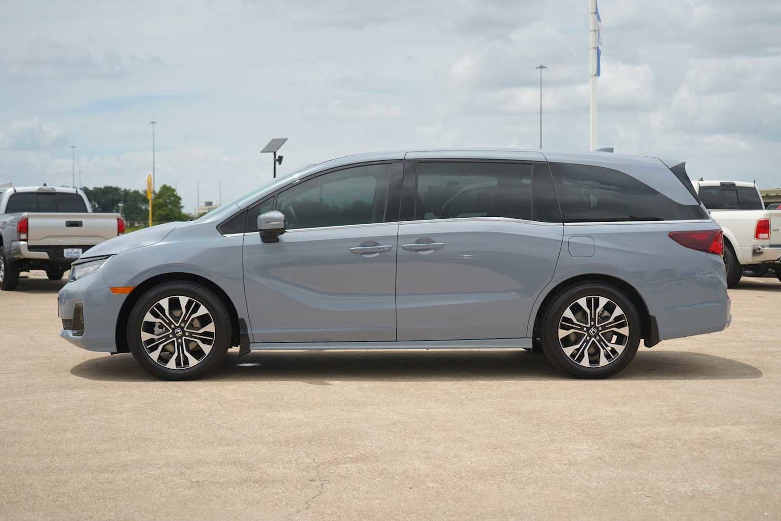 Certified 2026 Honda Odyssey Elite image 3