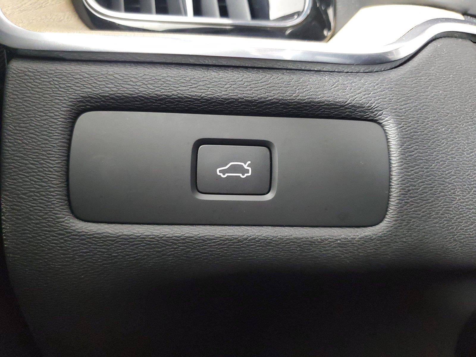 Used 2026 Volvo XC60 B5 Plus AWD/4WD image 35