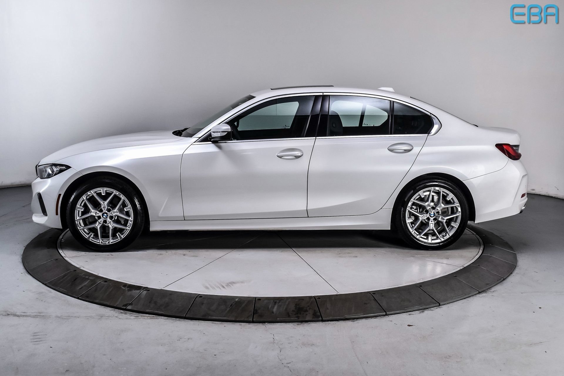 Used 2025 BMW 330i xDrive Sedan w/ Convenience Package AWD/4WD image 3