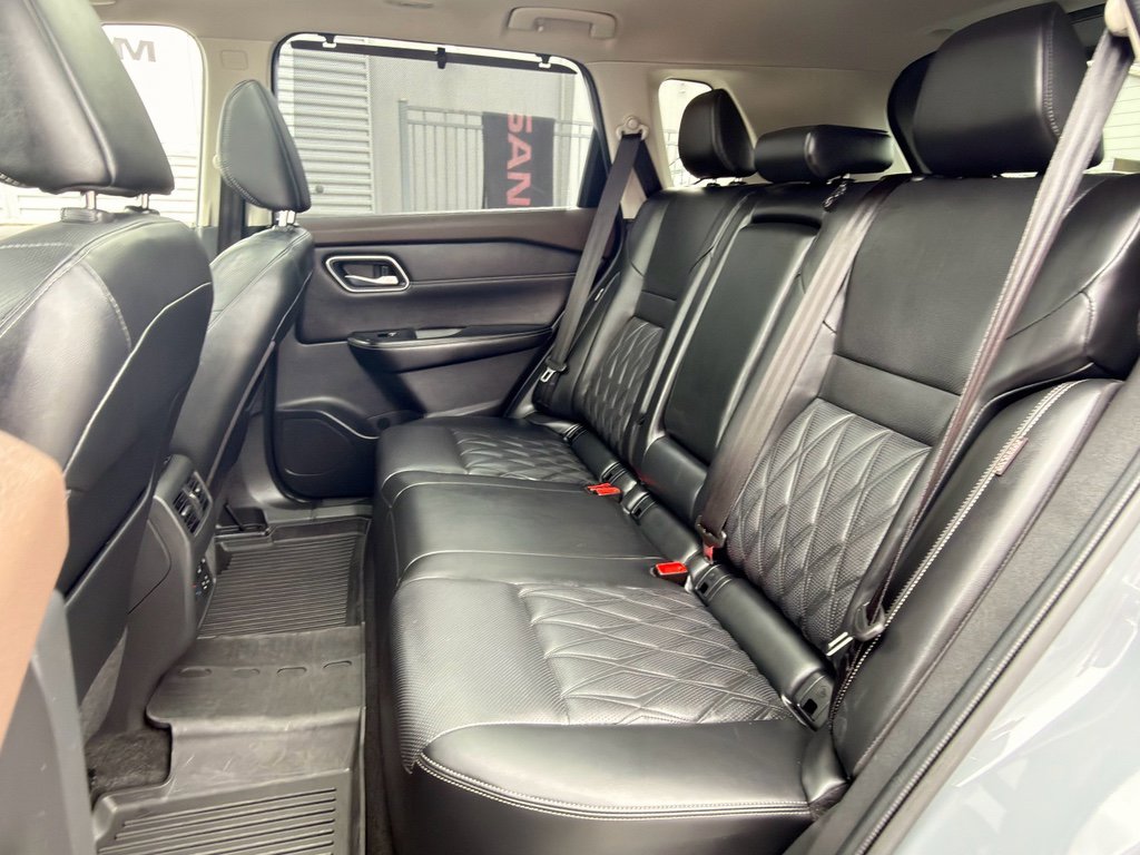 Used 2022 Nissan Rogue Platinum w/ Head-Up Display Package image 21