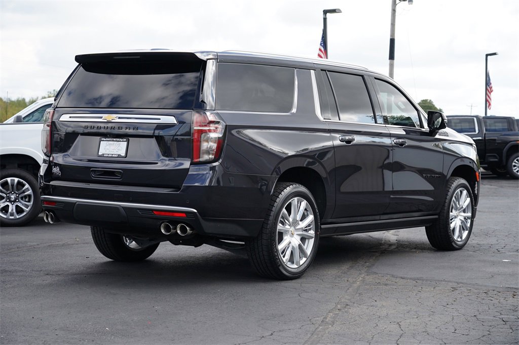 Used 2023 Chevrolet Suburban High Country image 3