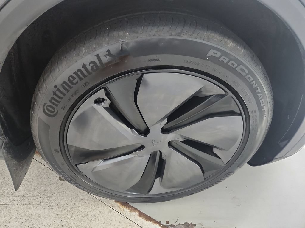 Used 2026 Tesla Model Y AWD image 37