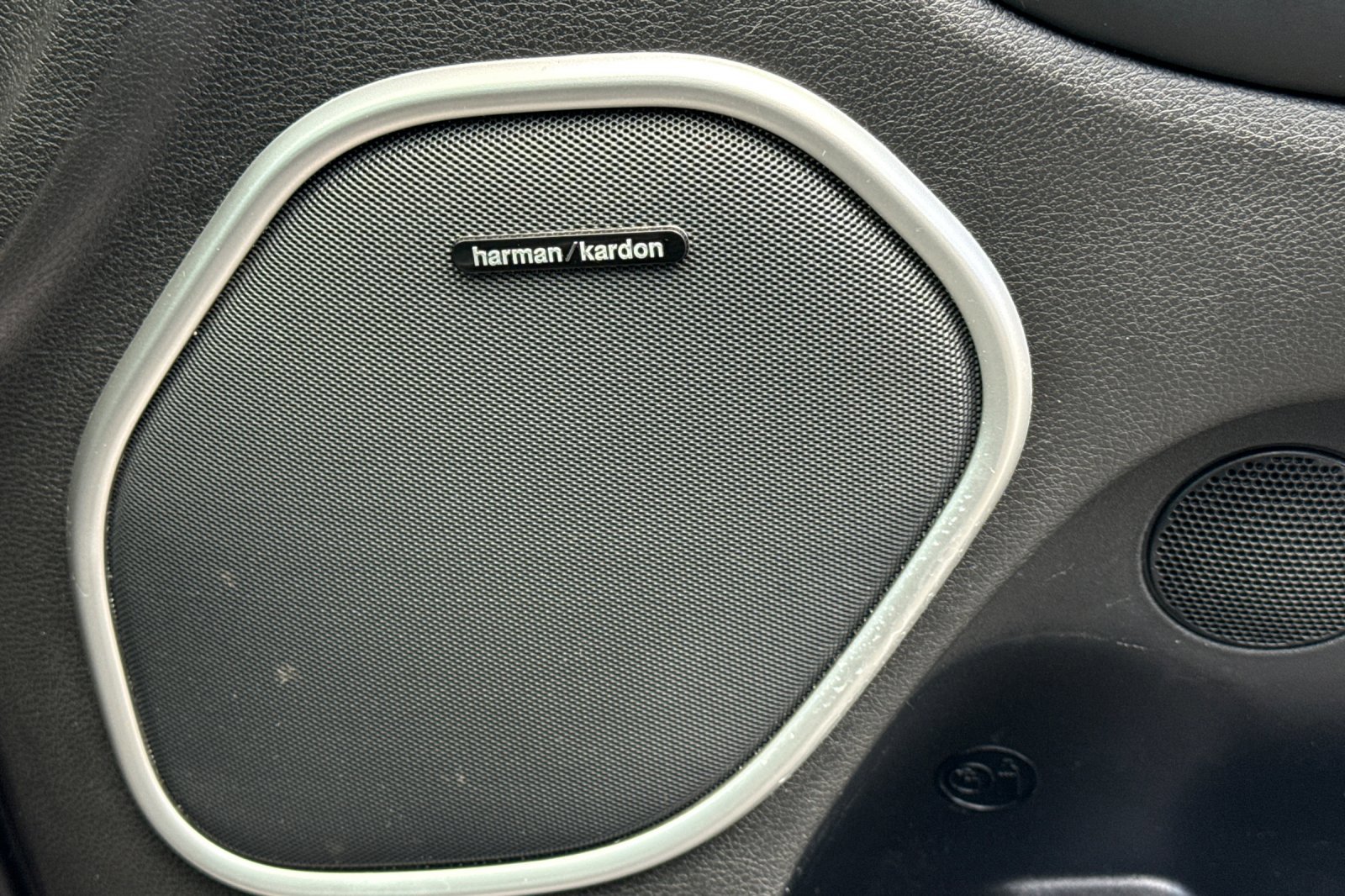 Used 2016 Jeep Grand Cherokee High Altitude RWD image 23