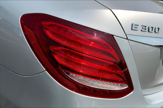 Used 2019 Mercedes-Benz E 300 4MATIC image 25