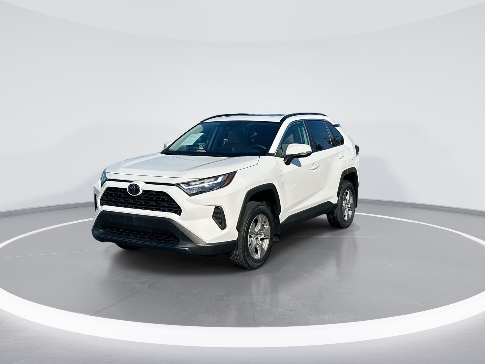 Used 2025 Toyota RAV4 XLE w/ Convenience Package FWD image 5