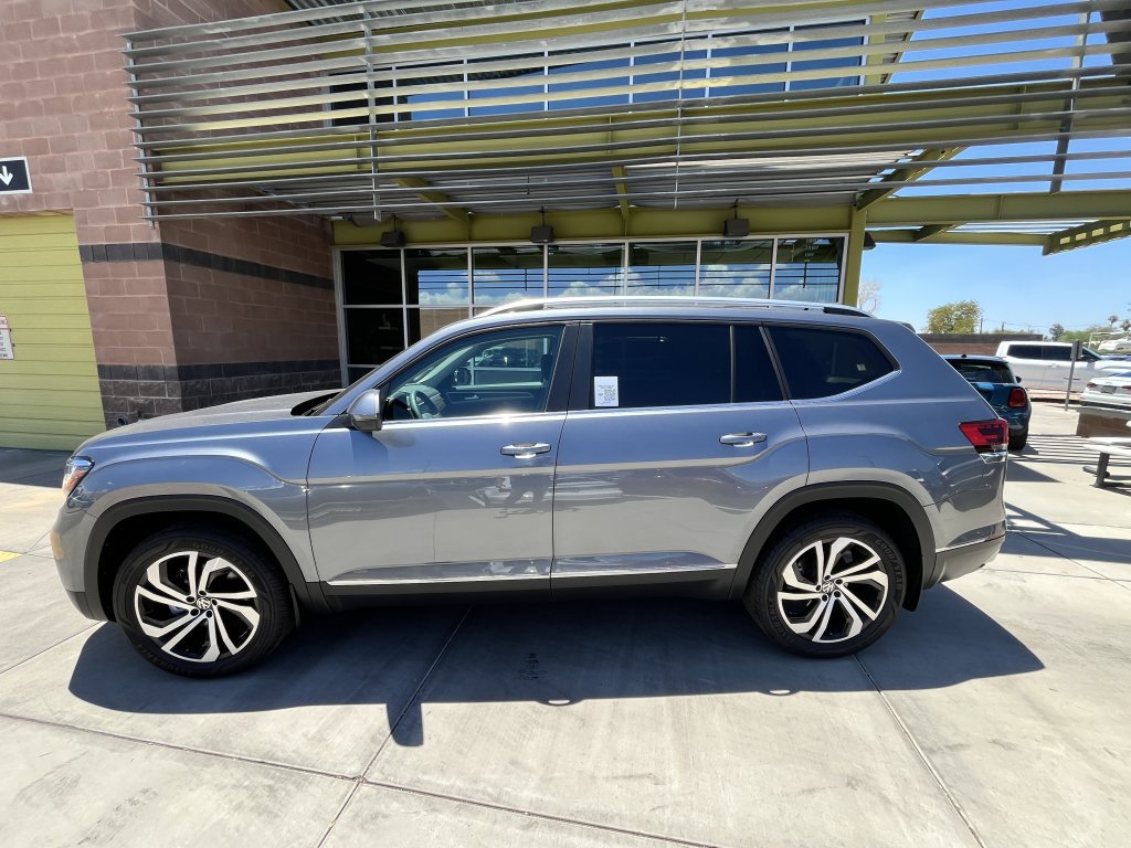Used 2023 Volkswagen Atlas SEL AWD/4WD image 2