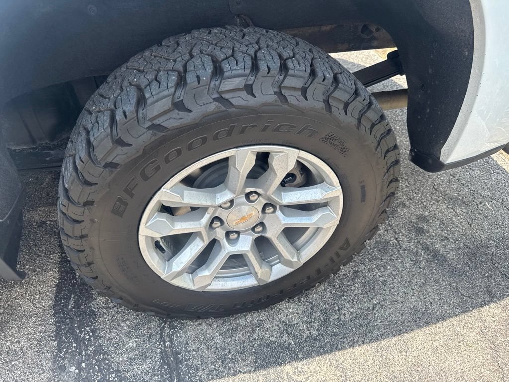 Used 2025 Chevrolet Silverado 1500 LT AWD/4WD image 9