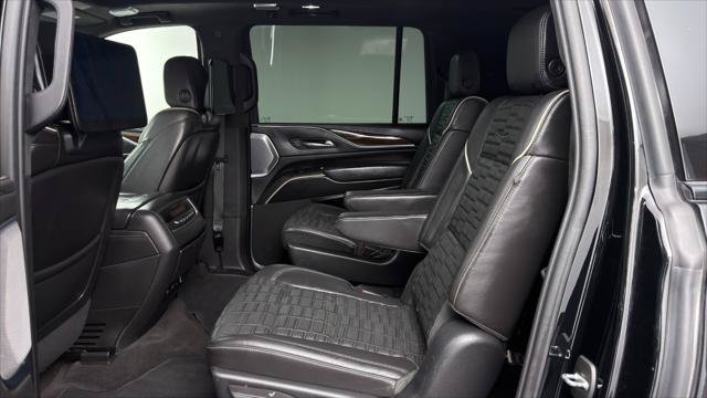 Used 2022 Cadillac Escalade ESV Sport Platinum w/ LPO, ONYX Package AWD/4WD image 18