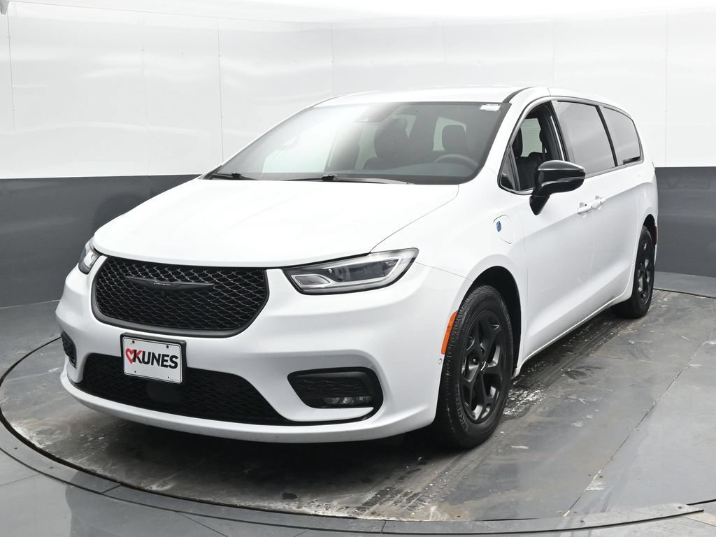 Used 2024 Chrysler Pacifica Limited FWD image 8