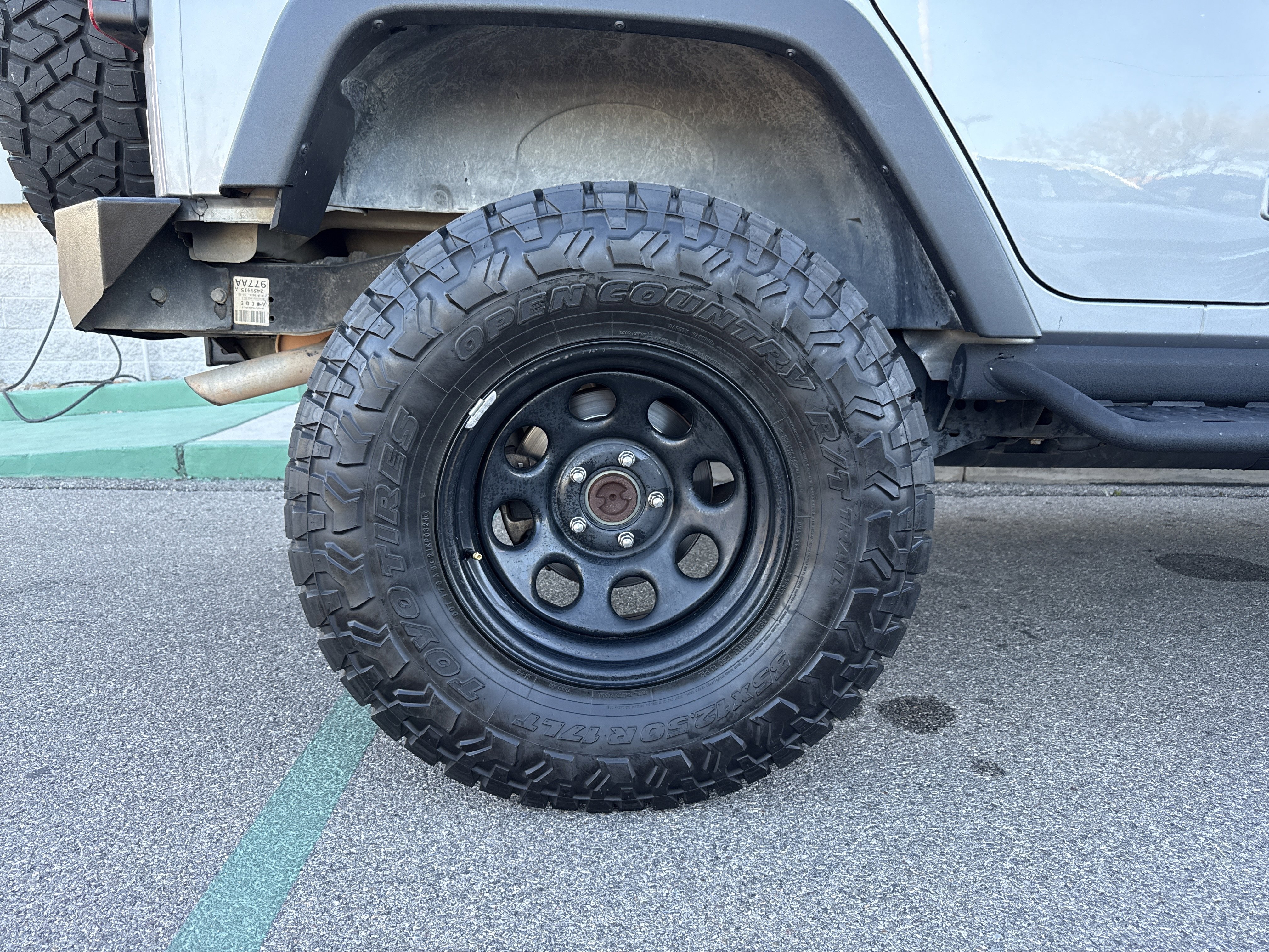 Used 2015 Jeep Wrangler Unlimited Rubicon w/ Connectivity Group image 35