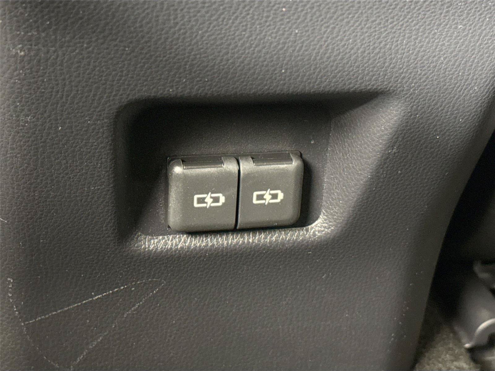 Certified 2025 Toyota RAV4 XLE FWD image 37