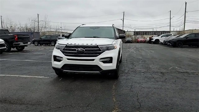 Used 2021 Ford Explorer XLT w/ Equipment Group 202A image 3