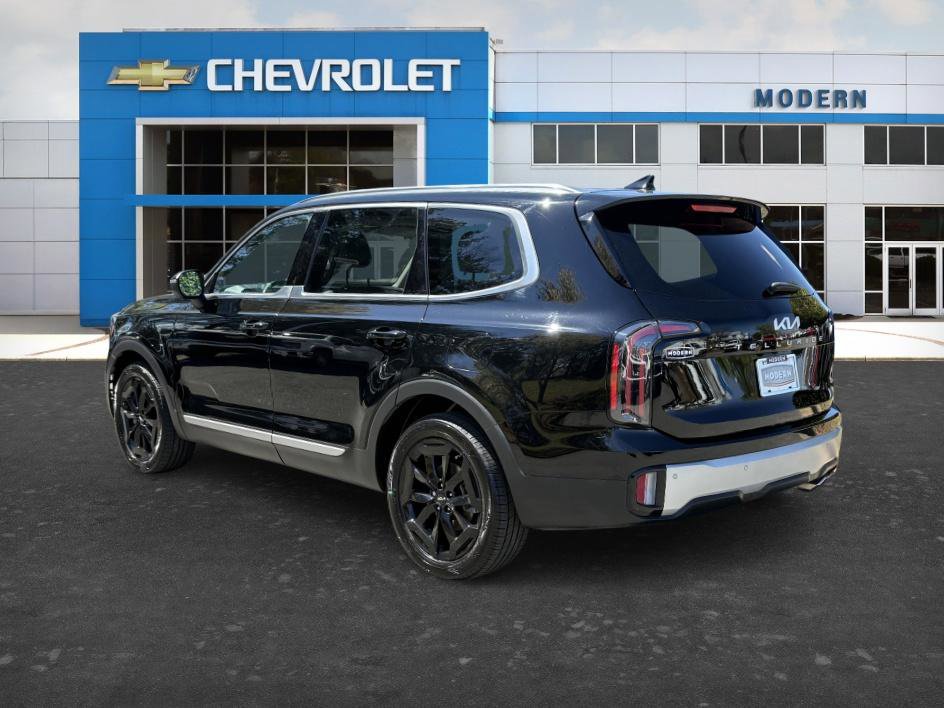 Used 2023 Kia Telluride EX w/ EX Captain's Chair Package AWD/4WD image 3