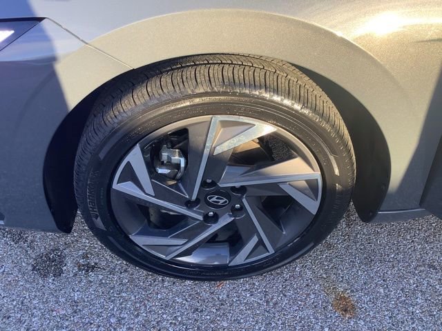 Certified 2025 Hyundai Elantra SEL image 35