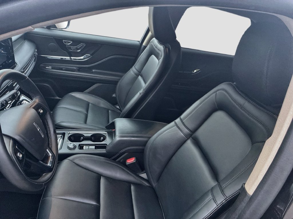 Used 2025 Lincoln Corsair AWD image 19