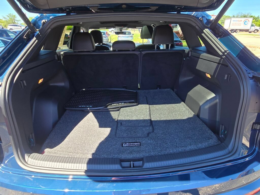 Used 2023 Volkswagen Atlas Cross Sport SE w/ Panoramic Sunroof Package AWD/4WD image 17