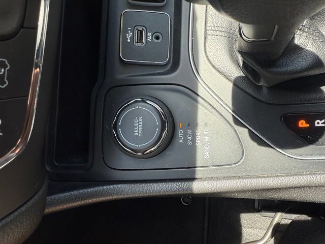 Used 2021 Jeep Cherokee Latitude AWD/4WD image 11