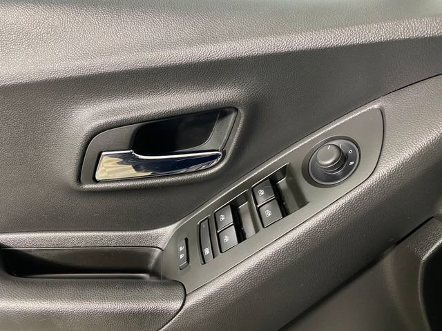 Certified 2022 Chevrolet Trax LS w/ Tint and Cruise Package image 14