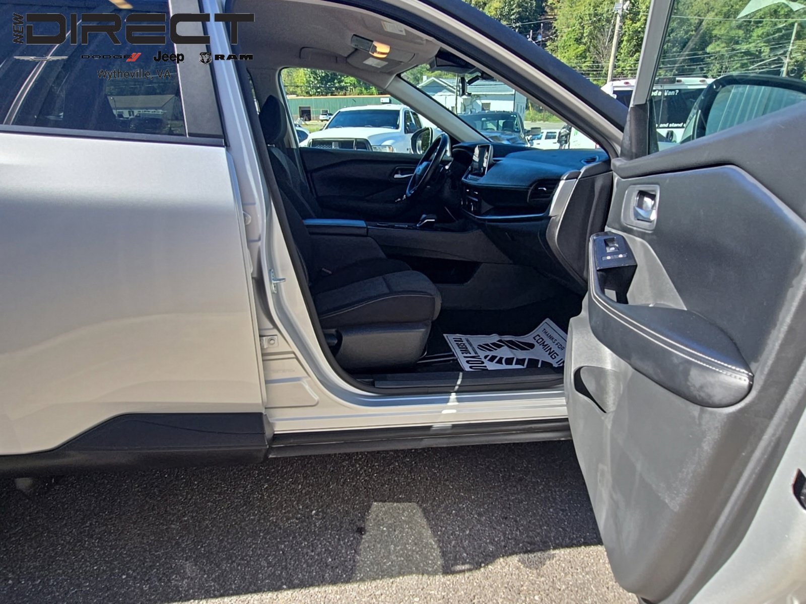 Used 2025 Nissan Rogue SV AWD/4WD image 31