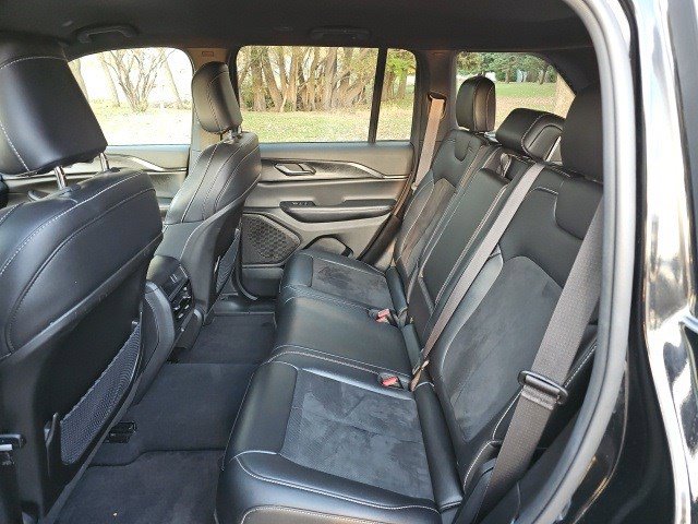 Used 2024 Jeep Grand Cherokee Altitude image 19