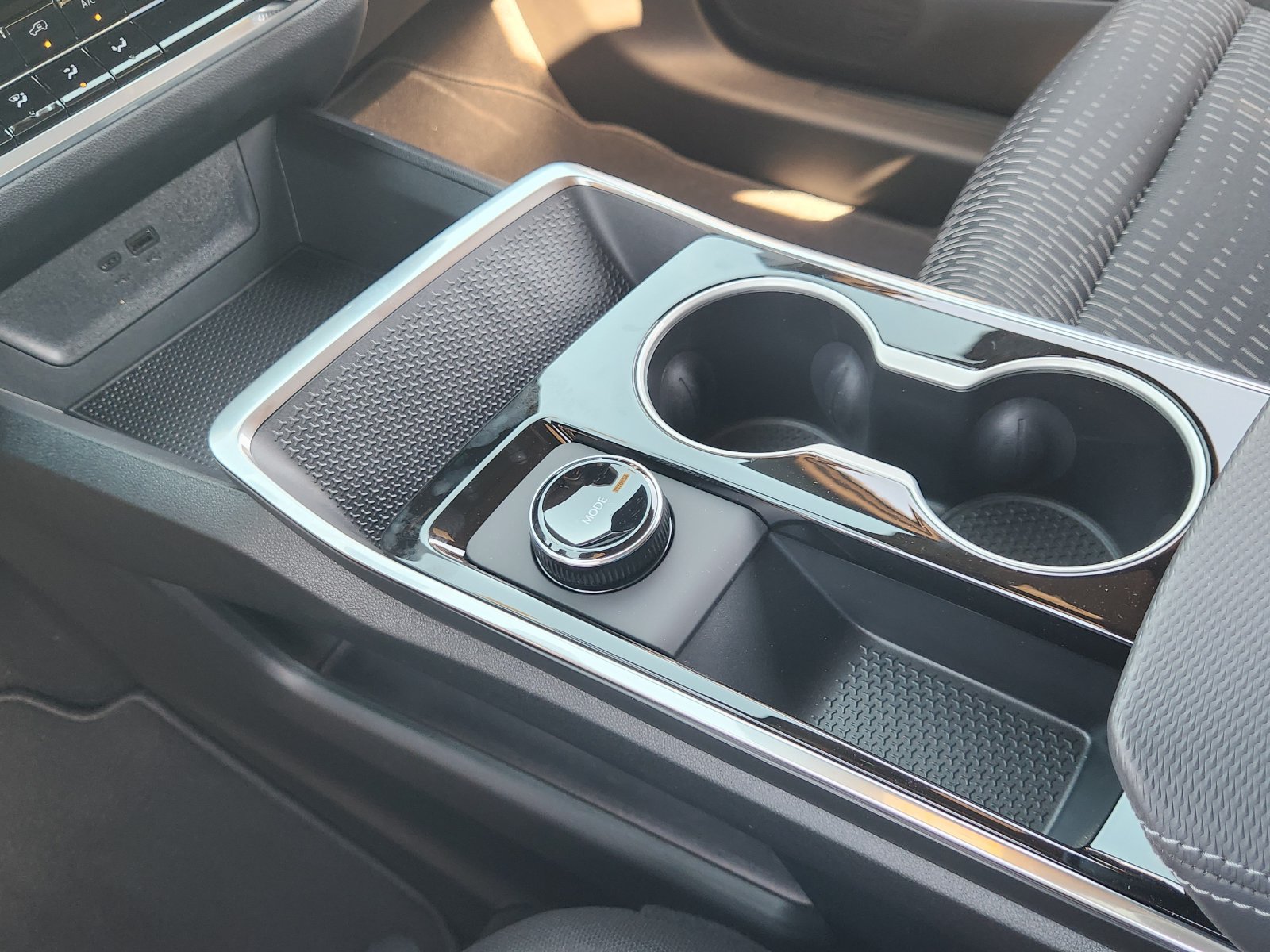 New 2027 Chevrolet Equinox LT w/ Safety and Technology Package FWD image 21