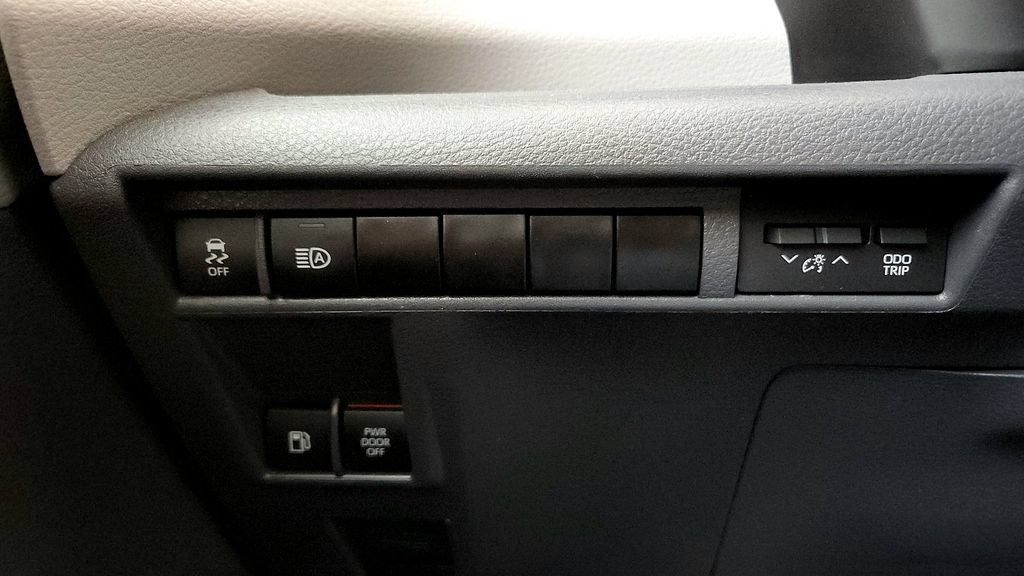 Certified 2023 Toyota Sienna XLE AWD/4WD image 34