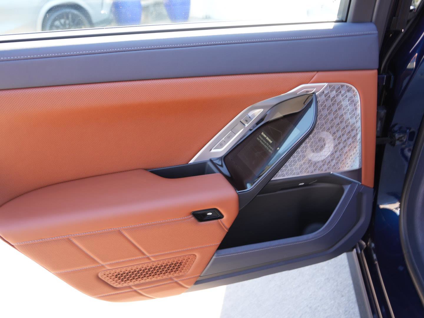 Used 2025 BMW 760i xDrive w/ Executive Package image 18