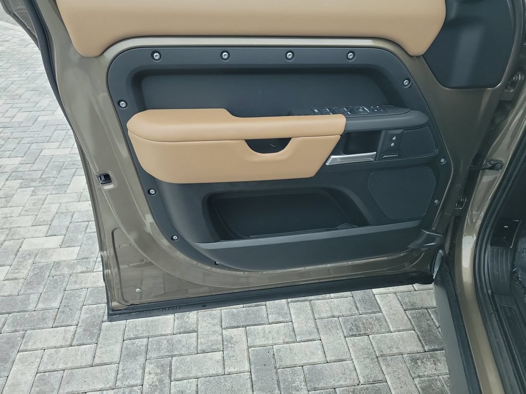Certified 2025 Land Rover Defender 110 S AWD/4WD image 22