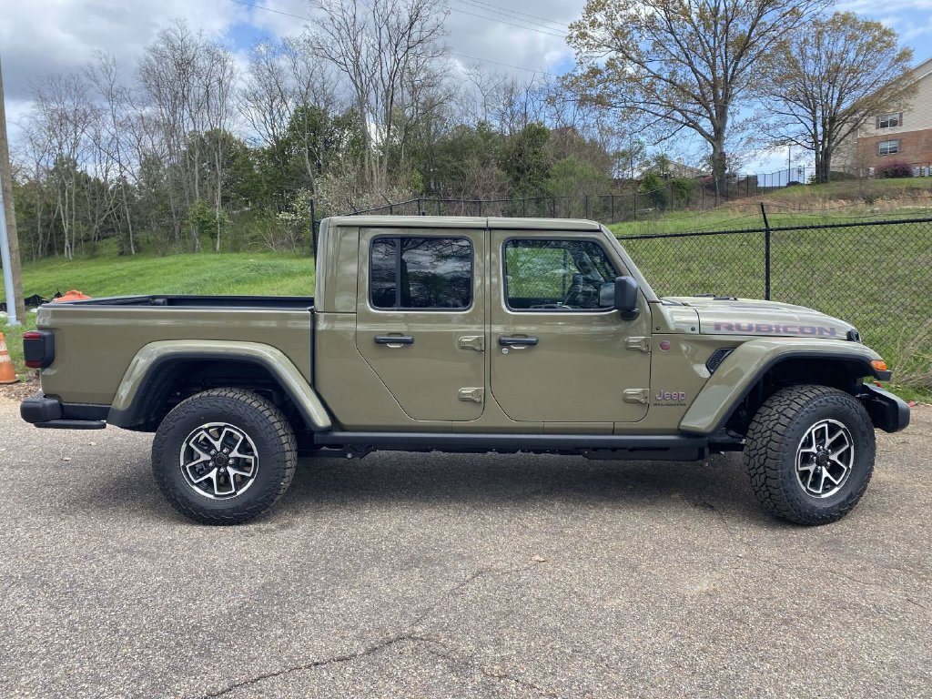 New 2026 Jeep Gladiator Rubicon w/ Steel Power Dome Hood Package AWD/4WD image 35