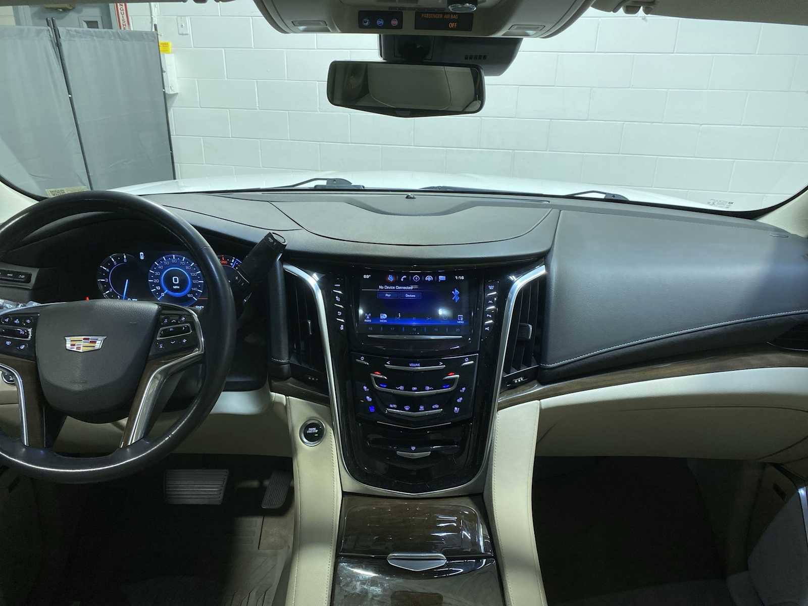 Used 2020 Cadillac Escalade Luxury AWD/4WD image 10