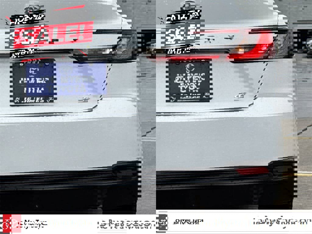 Used 2025 Toyota Camry SE image 10