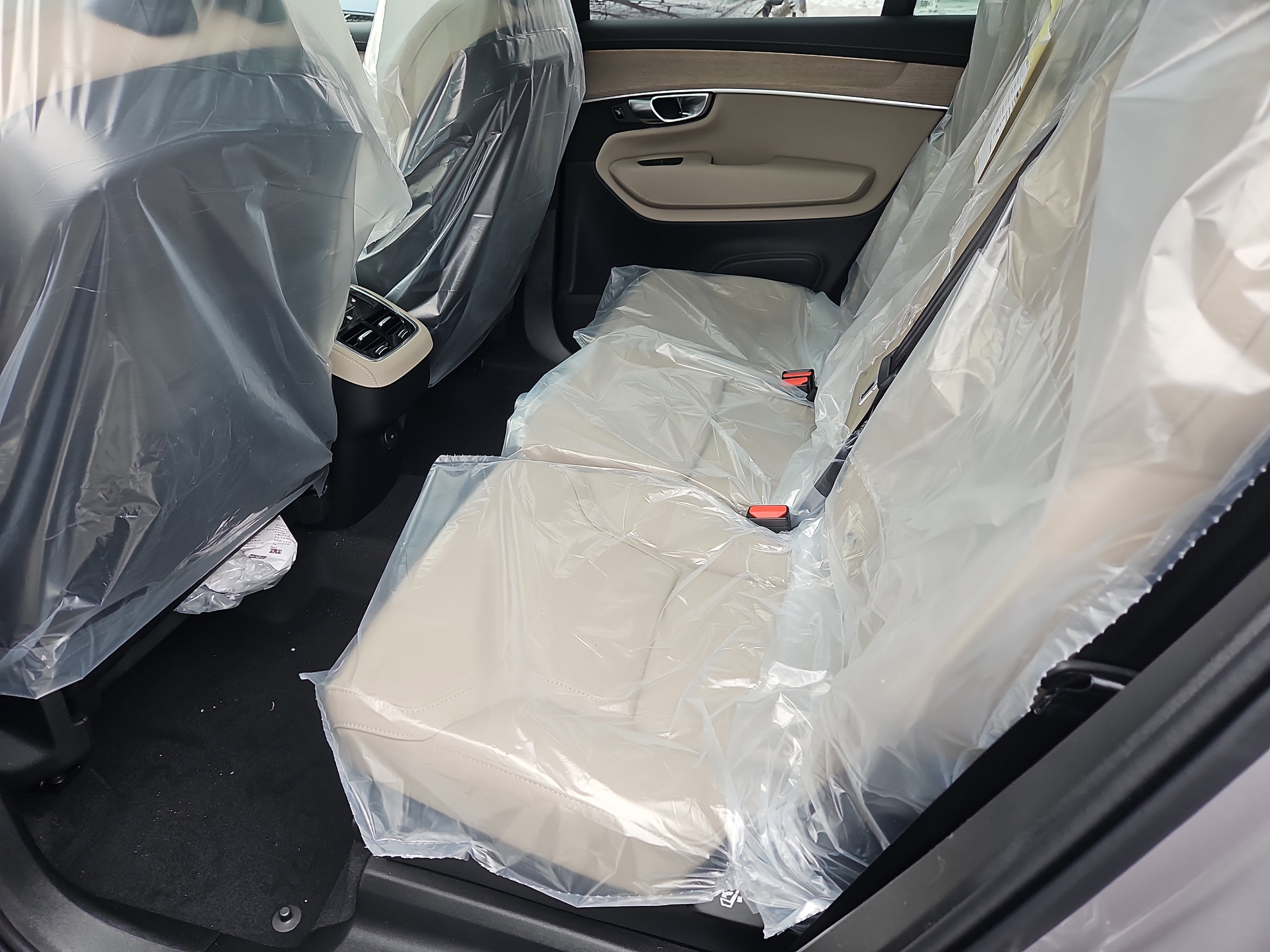 New 2026 Volvo XC90 B6 Plus w/ Protection Package Premier image 21