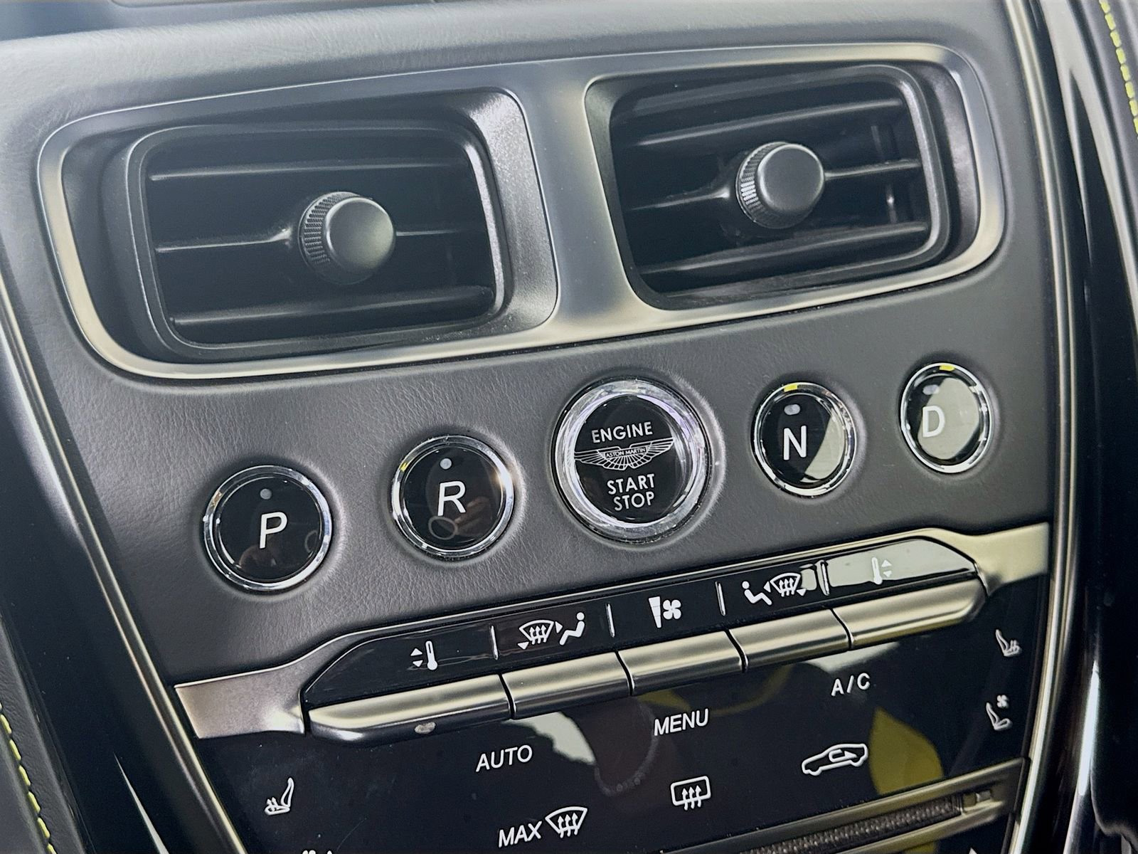 Used 2022 Aston Martin DB11 Coupe image 14