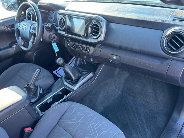 Used 2017 Toyota Tacoma TRD Off-Road image 24