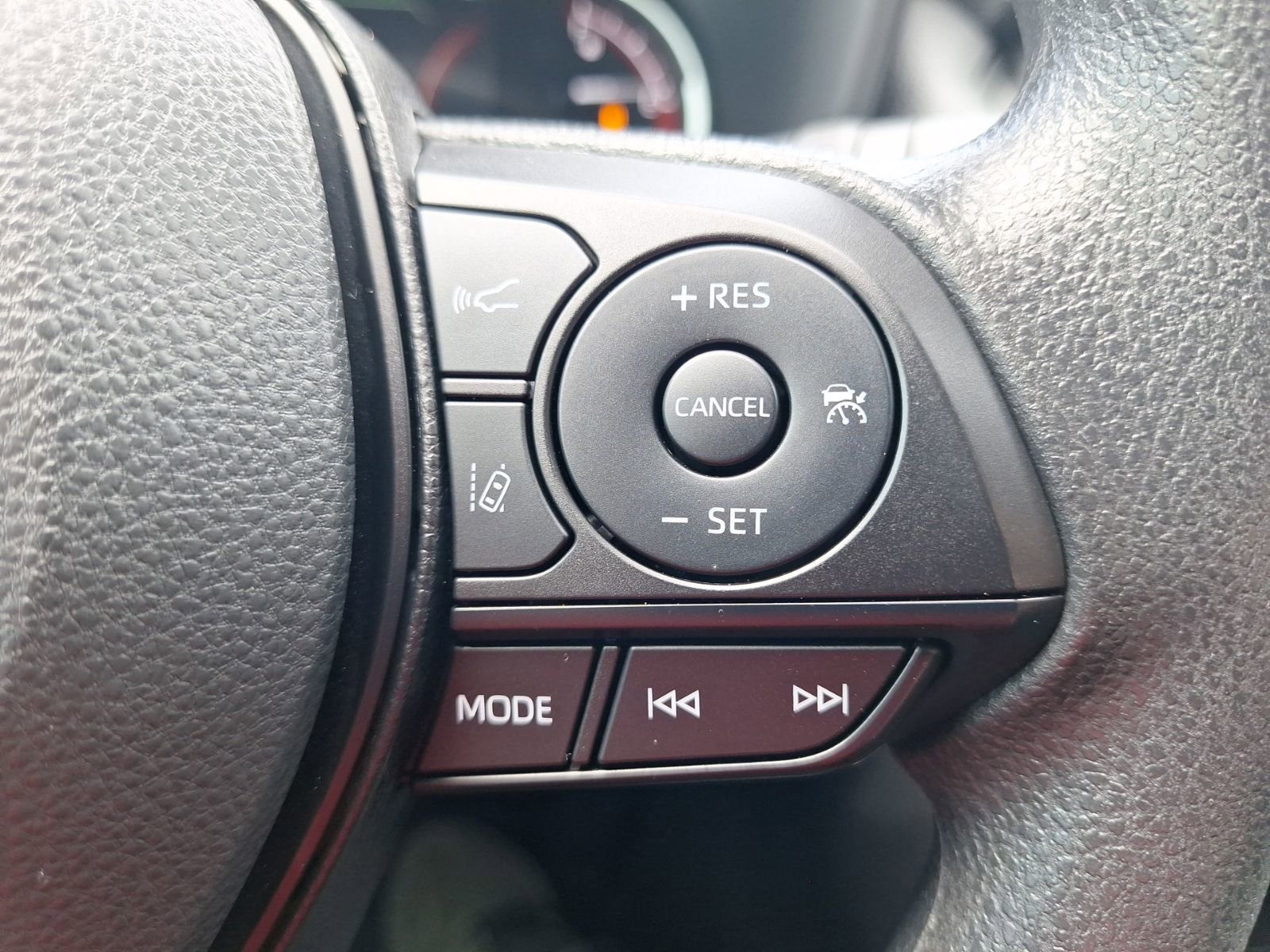 Used 2025 Toyota RAV4 XLE w/ Convenience Package FWD image 20