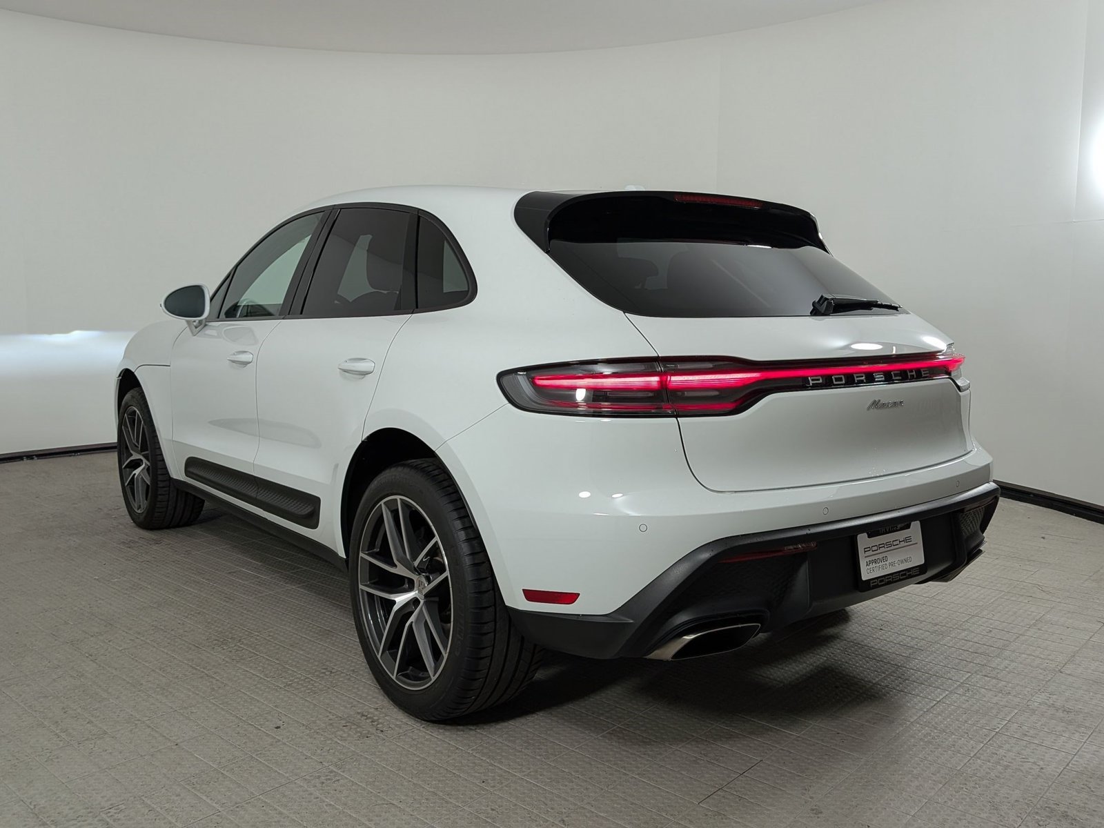 Certified 2025 Porsche Macan Turbo AWD/4WD video 3