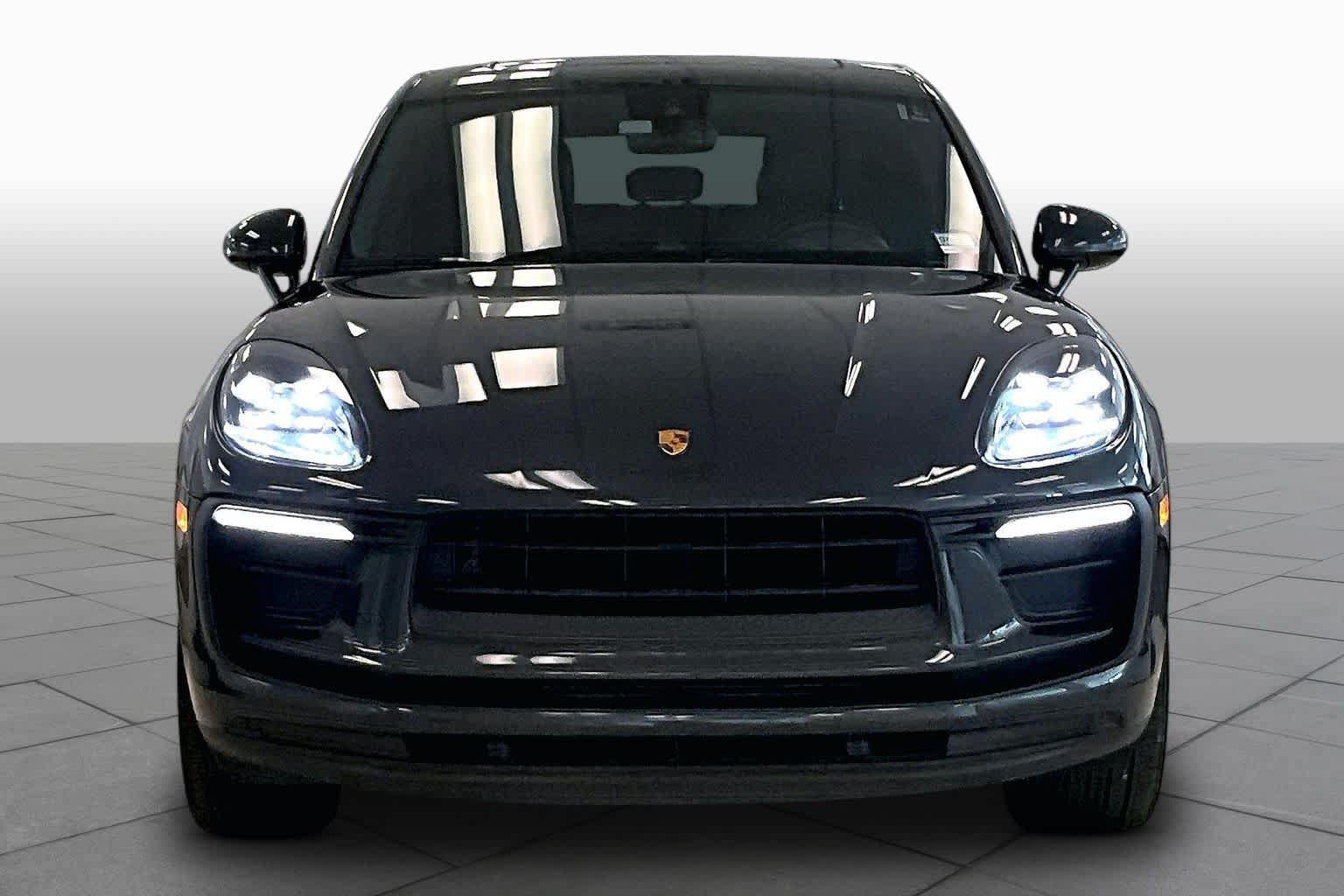 Used 2022 Porsche Macan AWD/4WD image 3