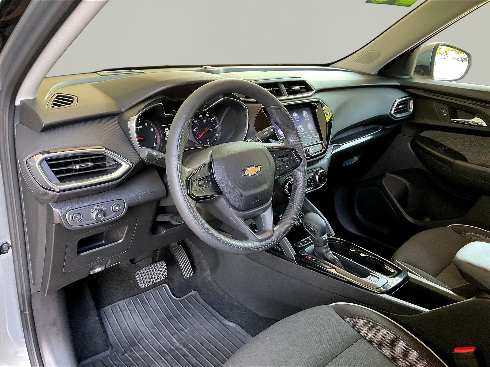 Used 2023 Chevrolet TrailBlazer LT w/ Convenience Package AWD/4WD image 16
