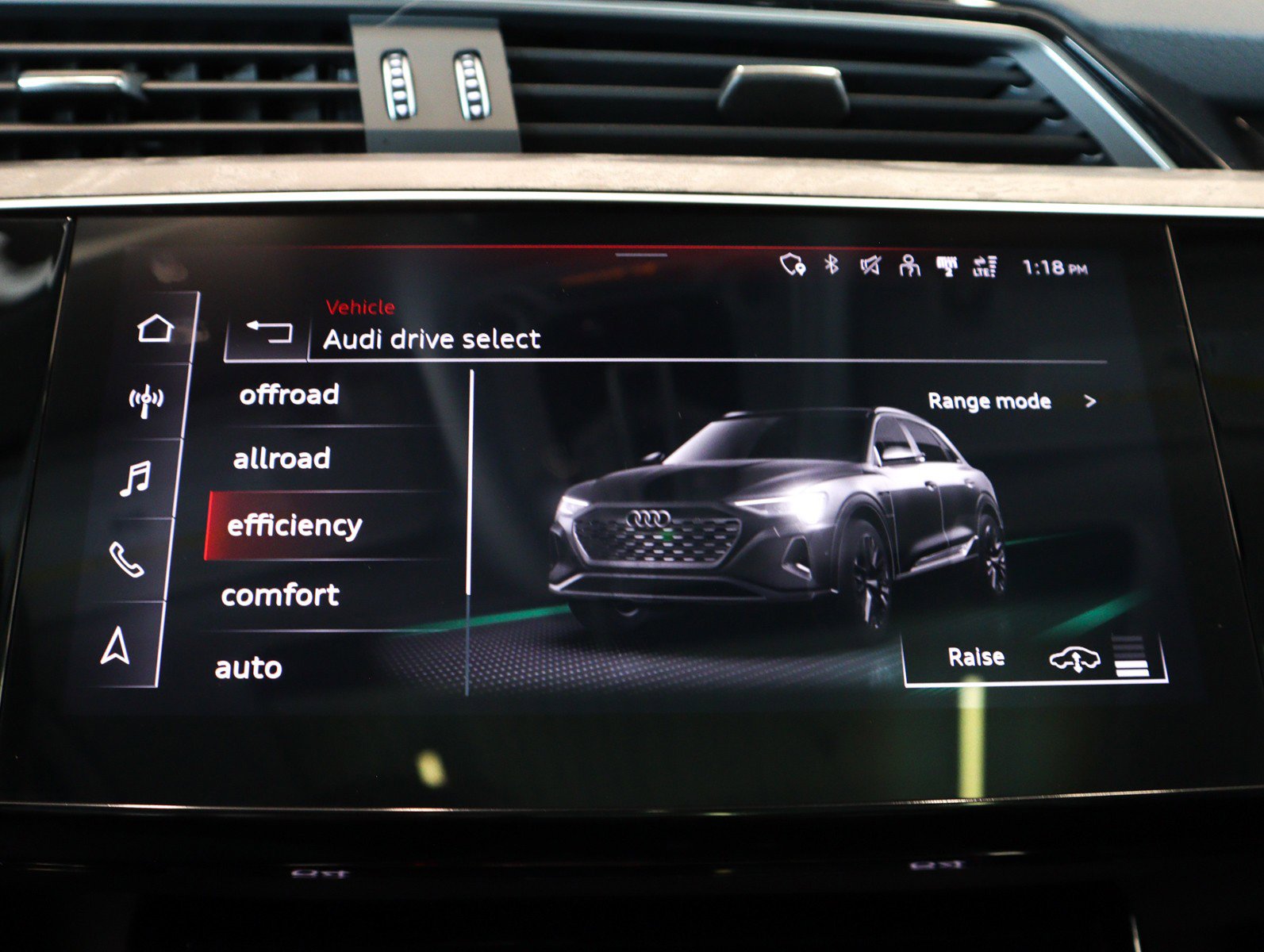 Used 2024 Audi Q8 e-tron Premium Plus w/ Premium Plus Package image 23