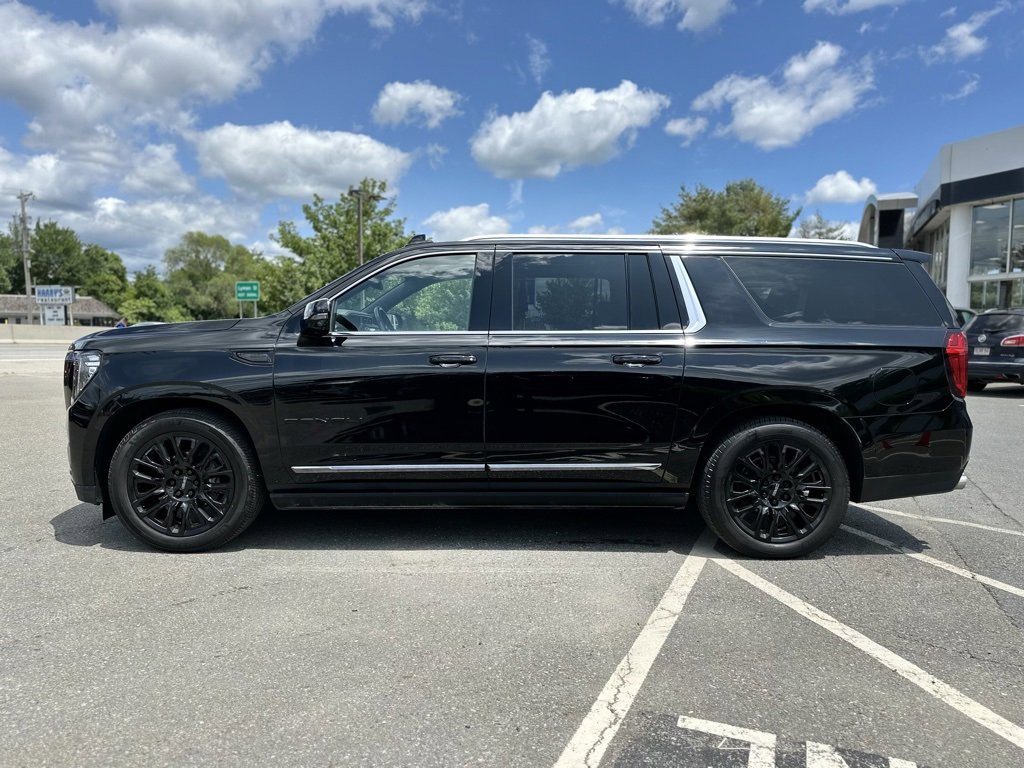 Used 2023 GMC Yukon XL Denali Ultimate image 2