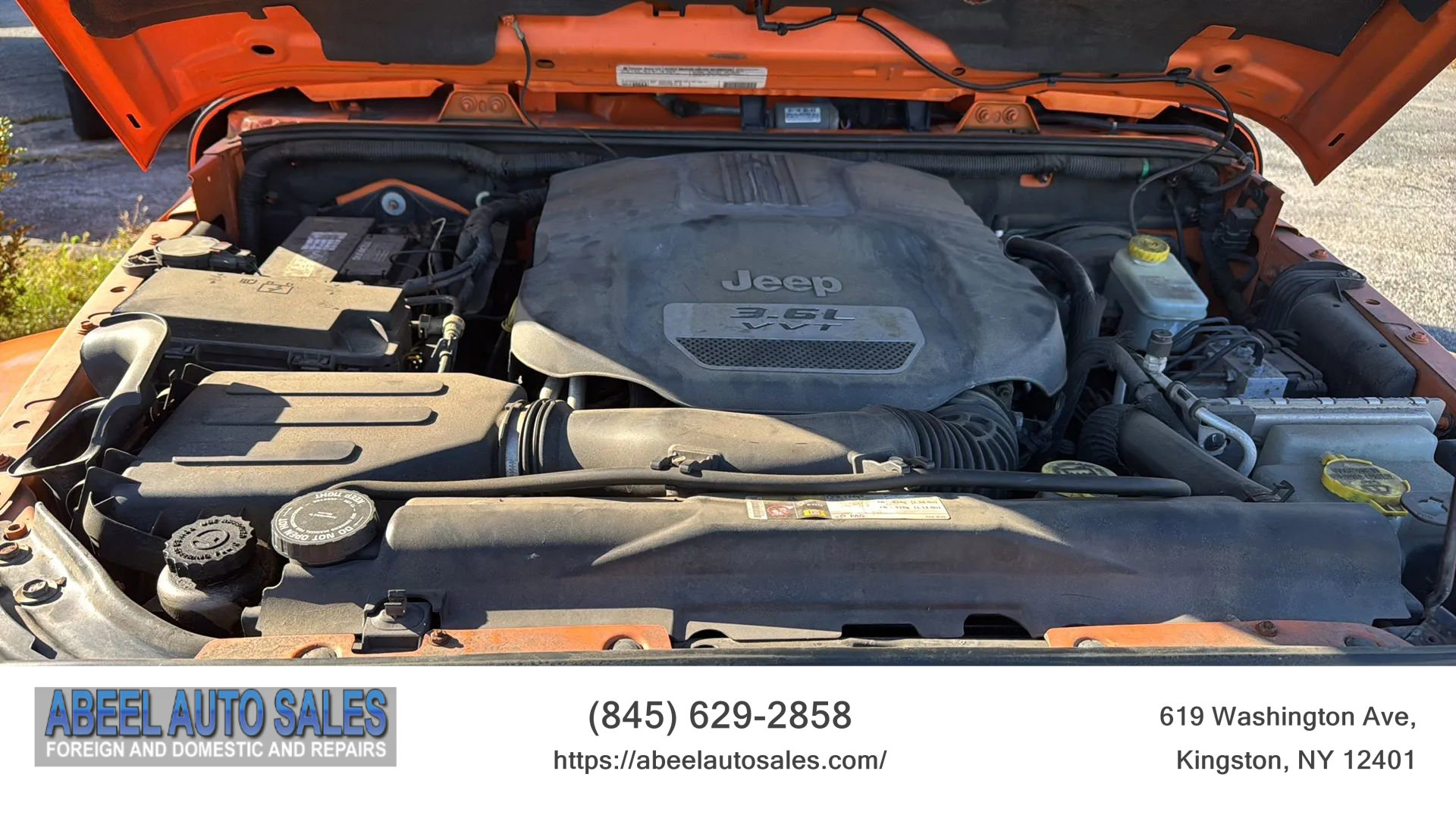 Used 2012 Jeep Wrangler Unlimited Sahara image 11