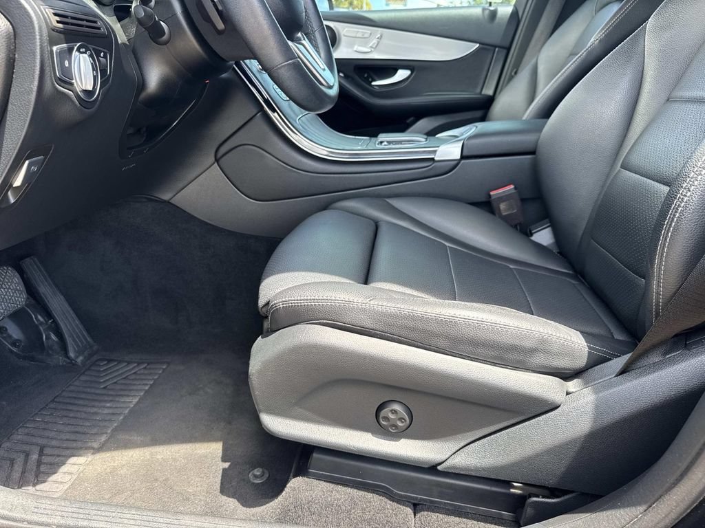 Used 2021 Mercedes-Benz GLC 300 image 19